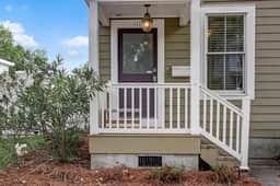 Starlands Executive Home-Off Street Parking & Private Deck Included!