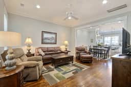 Gwinnett's Luxury Cottage- Private Courtyard & Off Street Parking Included!
