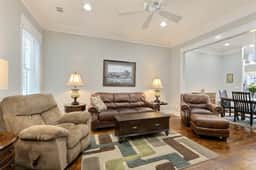 Gwinnett's Luxury Cottage- Private Courtyard & Off Street Parking Included!