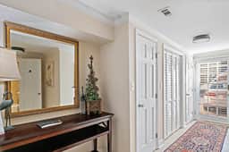 Charming Garden Suite On E York St.- Off Street Parking Included!