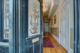 Luxury Apartment On Famous Jones Street-Dog Friendly!
