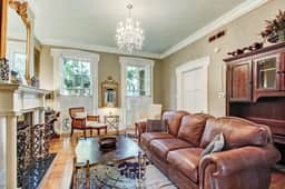 Luxury Apartment On Famous Jones Street-Dog Friendly!