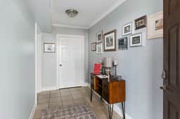 Historic District Garden Condo-Garage Parking! Pets Upon Approval!
