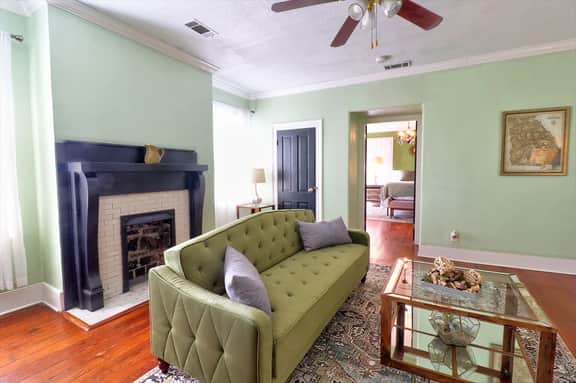 Jones Green Room Loft Apartment -Dog Friendly Upon Approval!