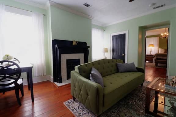 Jones Green Room Loft Apartment -Dog Friendly Upon Approval!