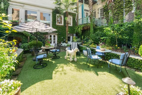 Experience Savannah like you live here! Shared Courtyard! Dog Friendly!