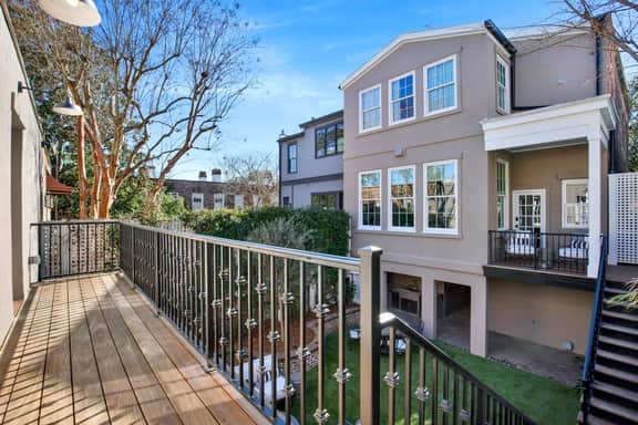 Downtown Savannah Studio Carriage House – Walk Everywhere