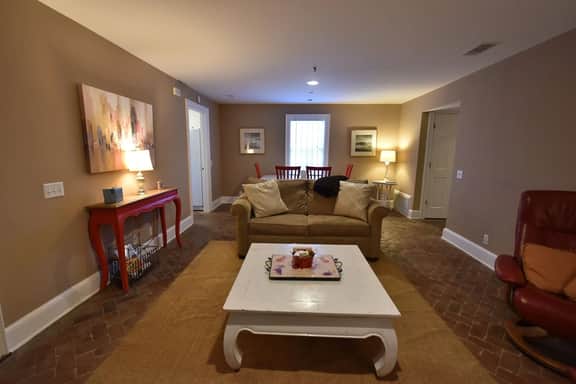 Congress Garden Suite- Off Street Parking Included!