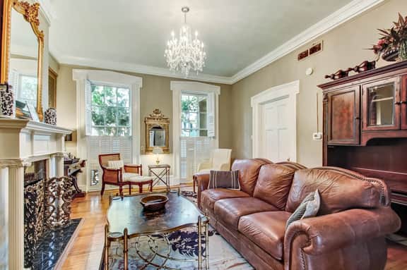 Luxury Apartment On Famous Jones Street-Dog Friendly!