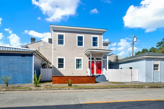 “Prime Jefferson Street Living — Modern Comfort in the Heart of Savannah”