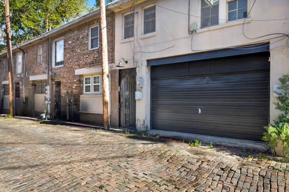Escape to Tranquility: Your Hidden Retreat in a Charming Carriage House