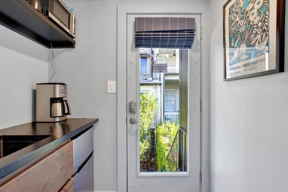 Escape to Tranquility: Your Hidden Retreat in a Charming Carriage House
