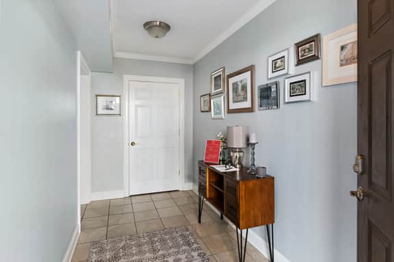 Historic District Garden Condo-Garage Parking! Pets Upon Approval!