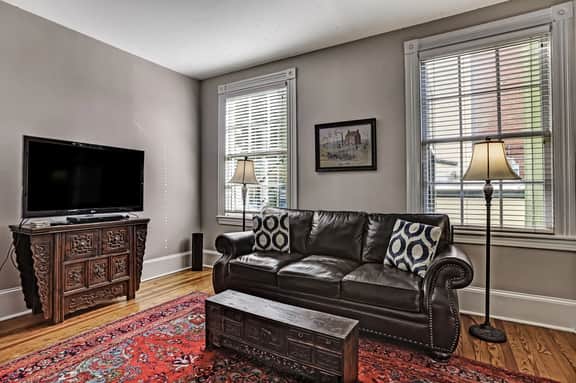 Classic Jones Street Apartment-Off Street Parking Spot Included!